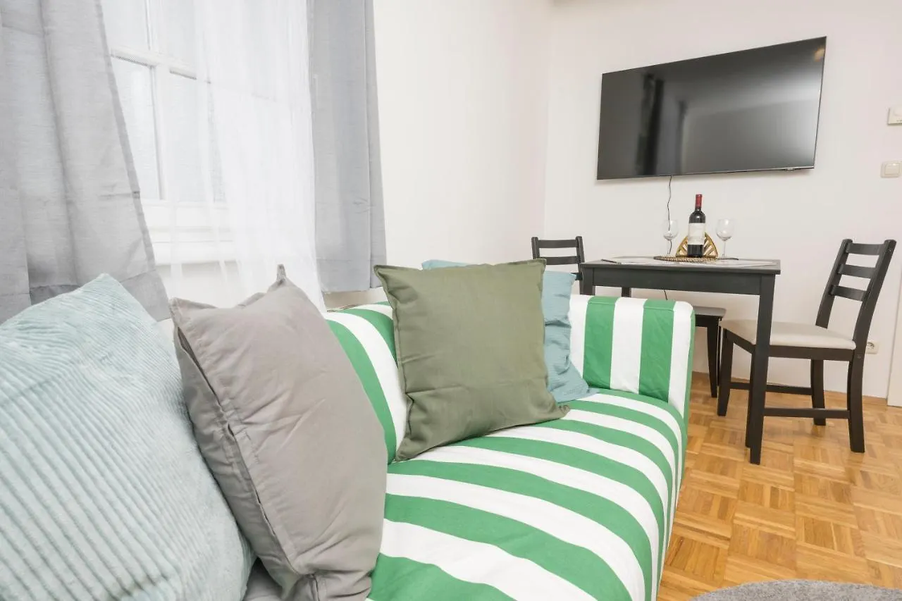 Zum Grazer Uhrturm Apartment 0*, Graz Austria